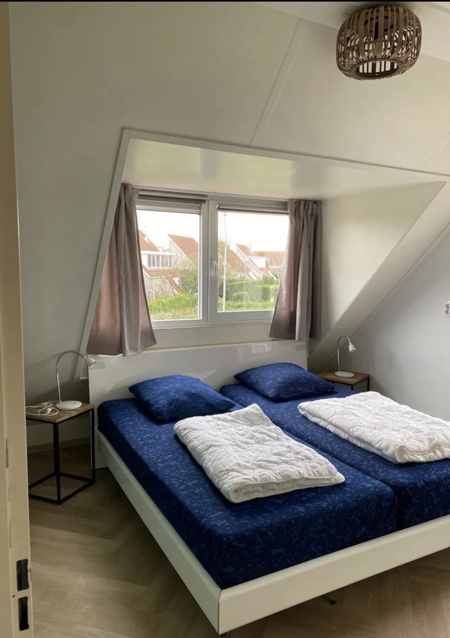 Schlafzimmer 1